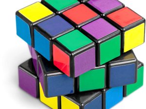 La storia del Cubo di Rubik: da fenomeno culturale a giocattolo di culto